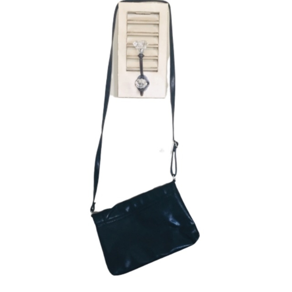 AEO | Chain Link CrossBody | Vegan Leather - Picture 3 of 8